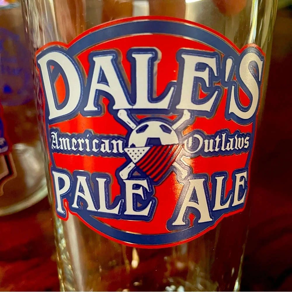 Oskar Blues Dale’s Pale Ale * American Outlaws * Beer Glasses x3
